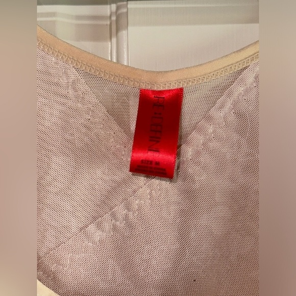 Re Define Shaping Bodysuit Nude Size Medium - Picture 4 of 4